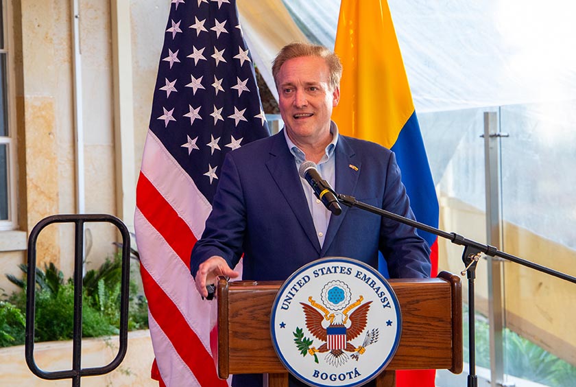 Stewart Tuttle, Public Affairs Officer de la Embajada estadounidense en Colombia, introdujo los Fulbright Excellence Awards