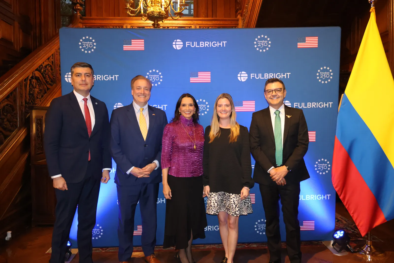 Oradores de la recepción frente al panel de Fulbright en la Residencia Oficial de la Embajada de Colombia en Washington